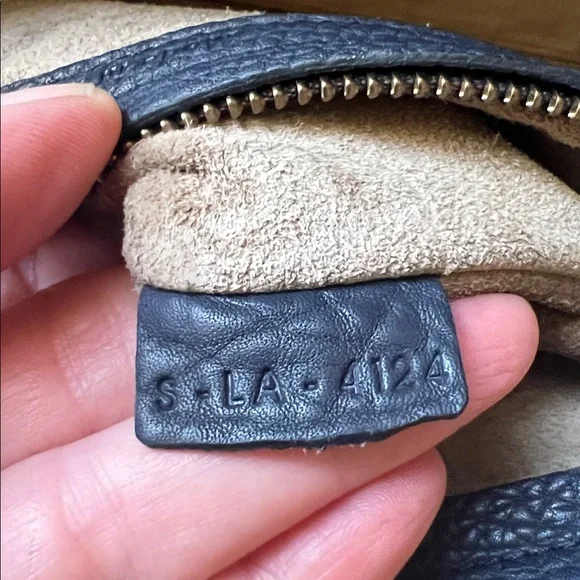 Céline Medium Phantom Bag Textured Calf, Dark Blue Gold Hardware - Picture 14 of 16